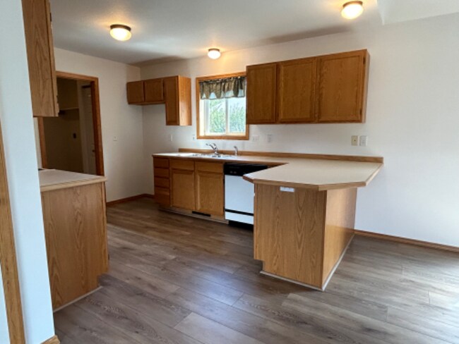 Building Photo - 708 Homerun Dr