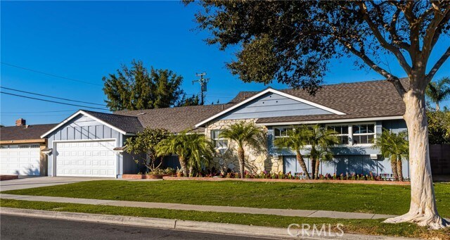 Building Photo - 2427 E Normandy Dr