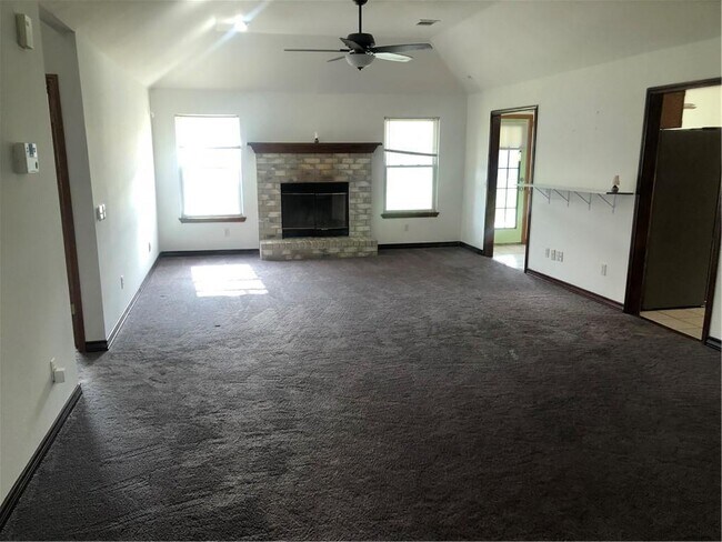 Foto del edificio - 2200 Surrey Dr