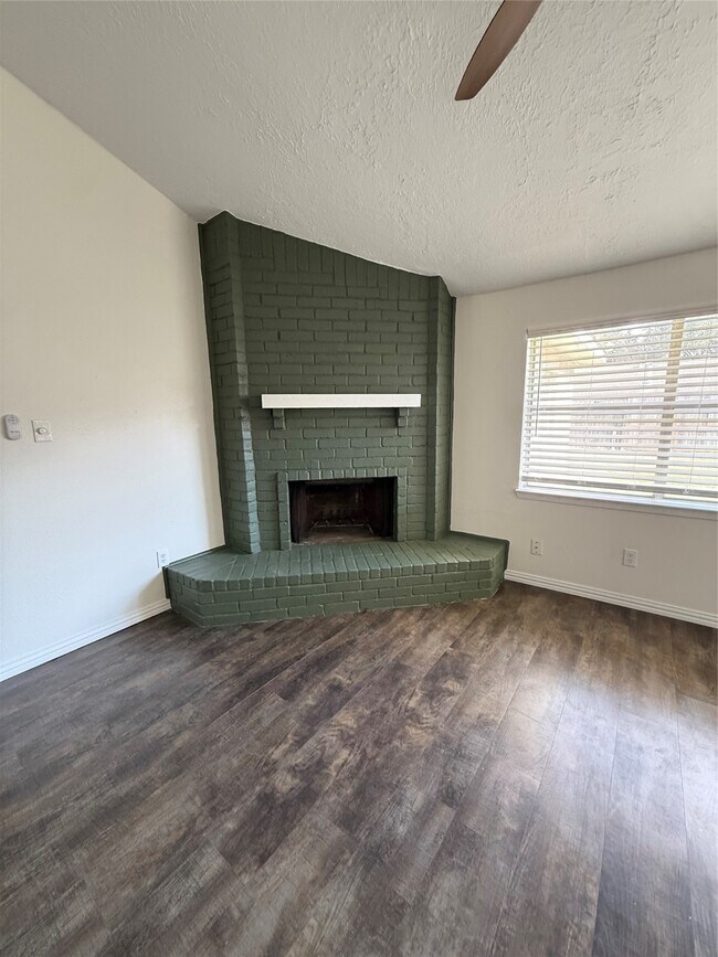 Foto del edificio - 16715 Ribbonridge Dr