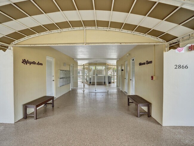 Foto del edificio - 2866 NE 30th St