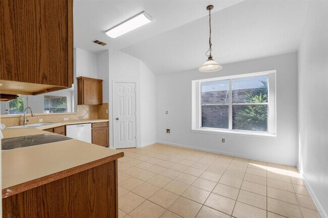 Foto del edificio - 114 Gainer Dr