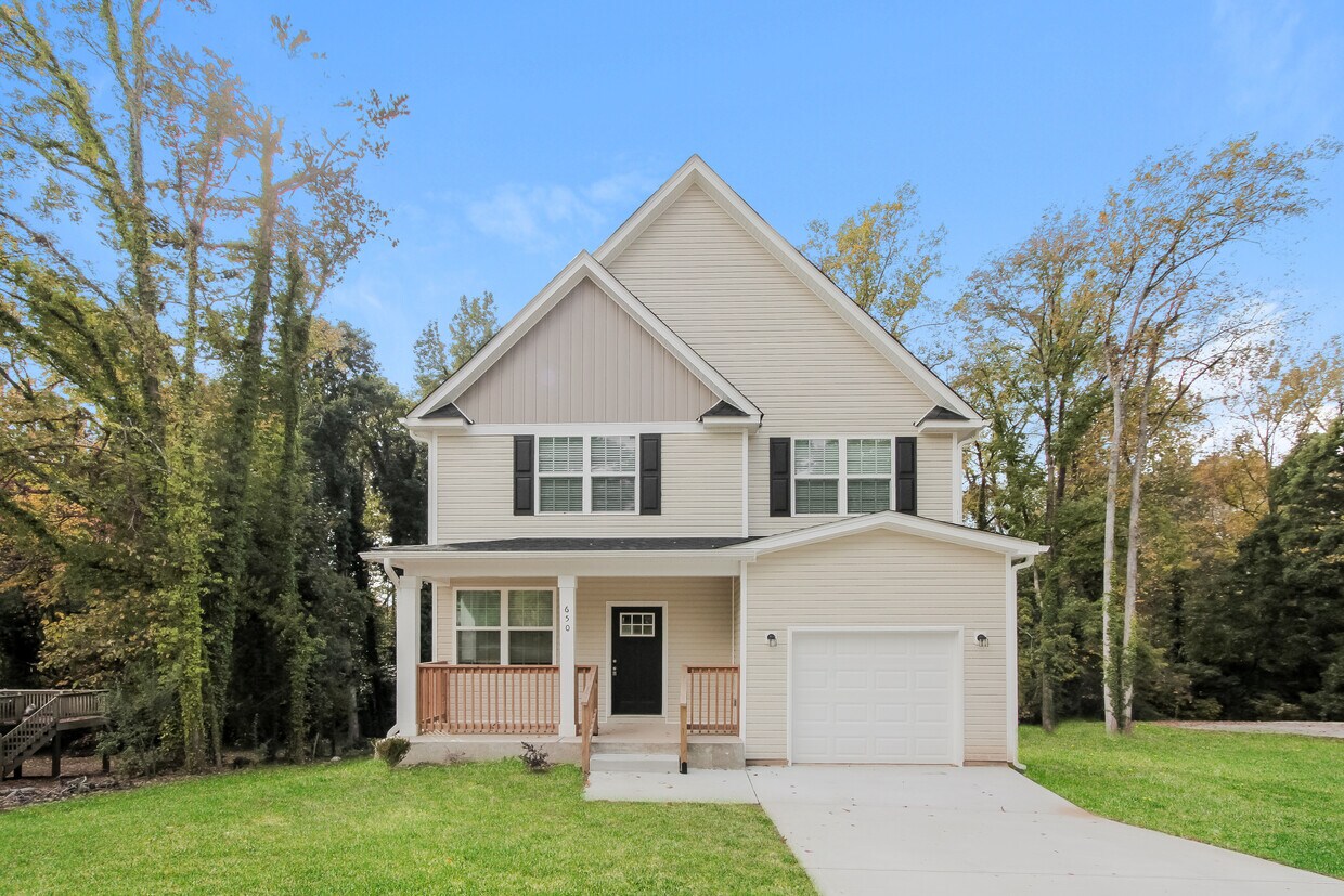 Foto principal - 650 Elmwood Pond Court, Charlotte, NC