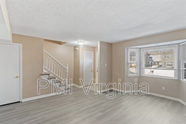 Foto del edificio - 430 Burr Oak Ct