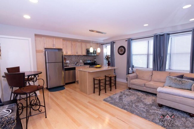 Building Photo - 212 Oakwood St SE #113
