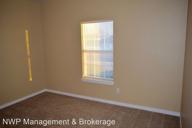 Building Photo - 2 br, 1 bath House - 804 West Main Street