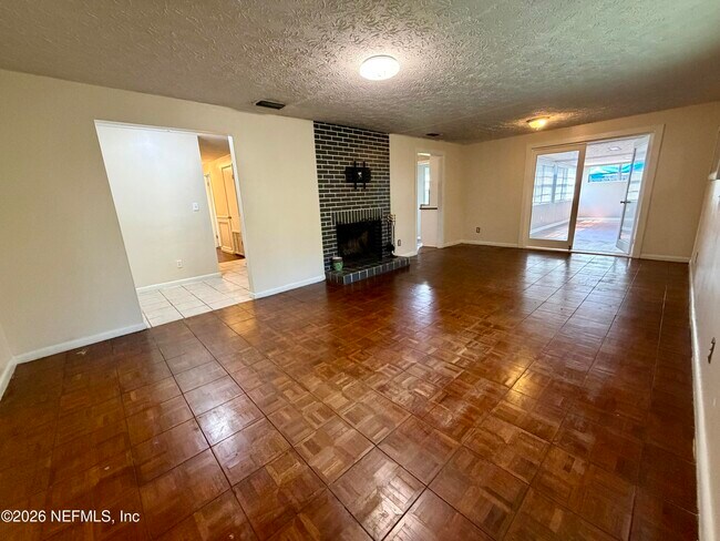 Foto del edificio - 5143 Camellia Cir S