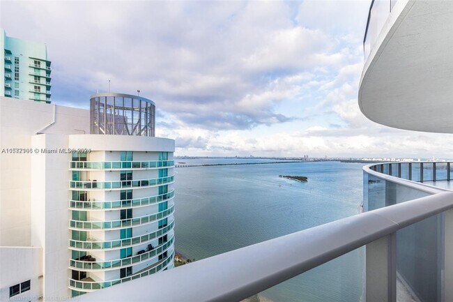 Foto del edificio - 488 NE 18th St