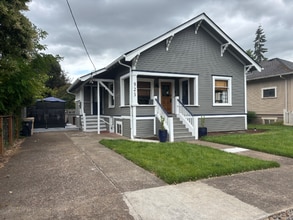 Building Photo - 925 SW Walnut St