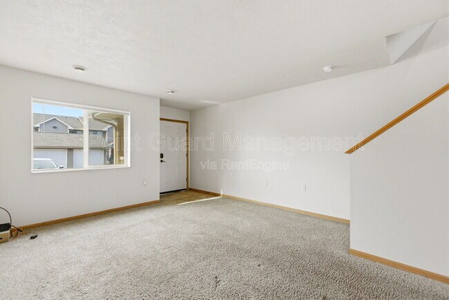Foto del edificio - 2600 N Career Ave