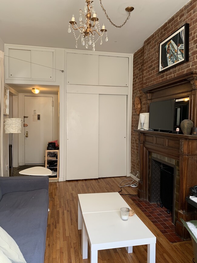 Building Photo - 65 W 85th St