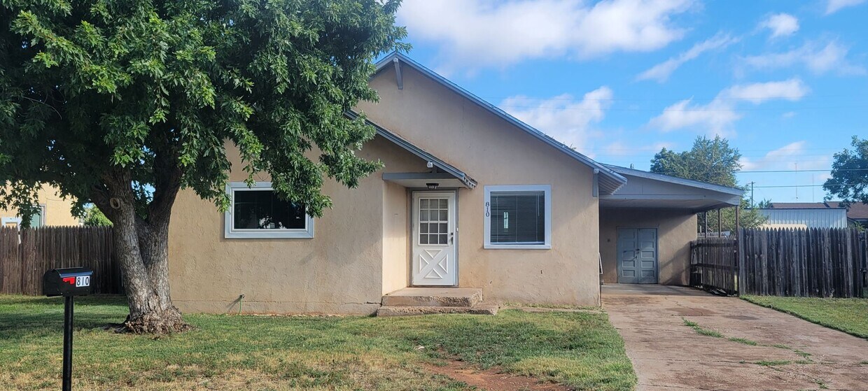 Primary Photo - UPDATED HOME IN NORTH CLOVIS