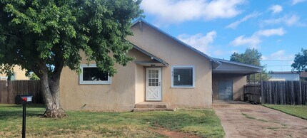 Building Photo - 810 W Plaza Dr