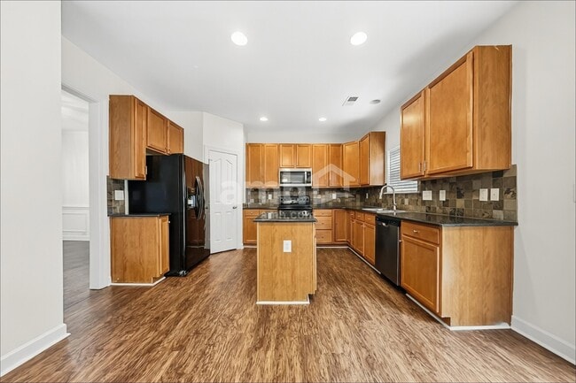 Building Photo - 2881 Island Point Dr NW