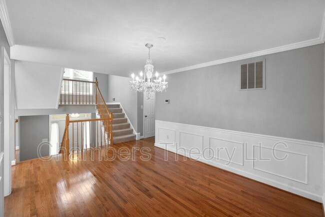 Foto del edificio - 2170 Kings Garden Way