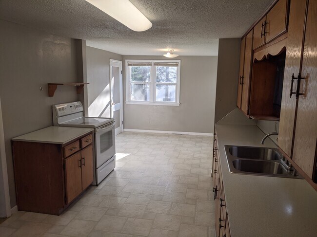 Kitchen/Dining - 1609 8th Ave S