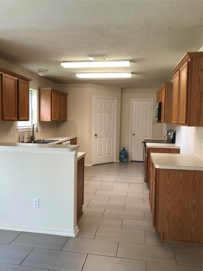 Building Photo - 22522 Holly Lake Dr