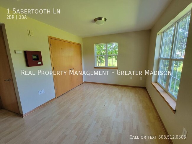 Building Photo - Massive 2bed condo on Madison's west side/...