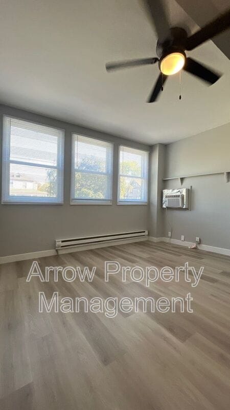 Foto del edificio - 1645 E St