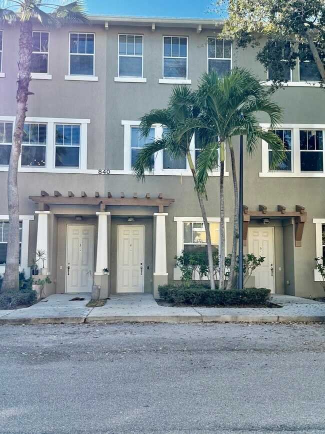 Building Photo - 840 Marina Del Ray Ln