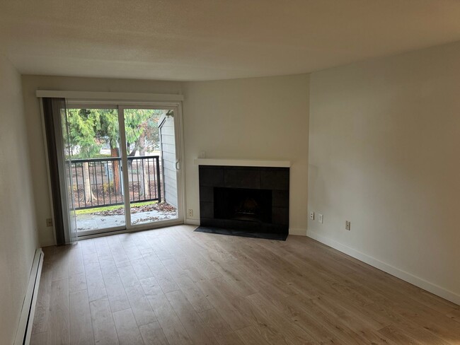 Building Photo - Remodeled Top Floor Condo in West Lake Vil...