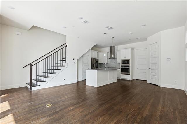 Building Photo - 8040 Ingram Dr