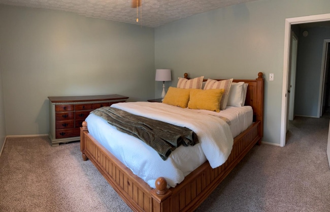 Building Photo - 408 Halia Crest