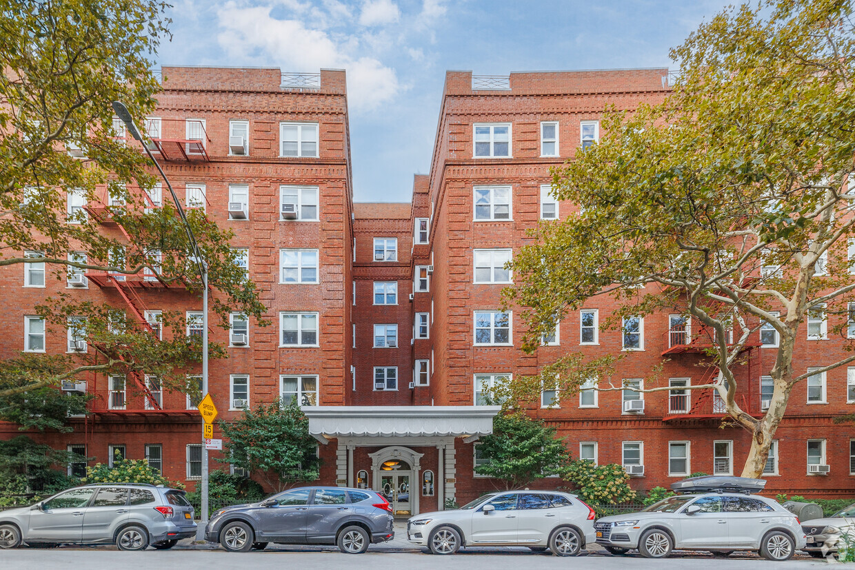 Primary Photo - 25 Plaza St