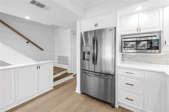 Building Photo - 1355 Pinellas Bayway S