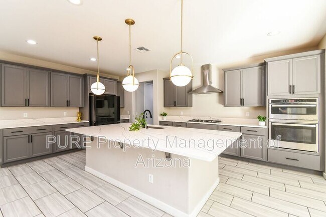 Building Photo - 513 E Yellowstone Pl