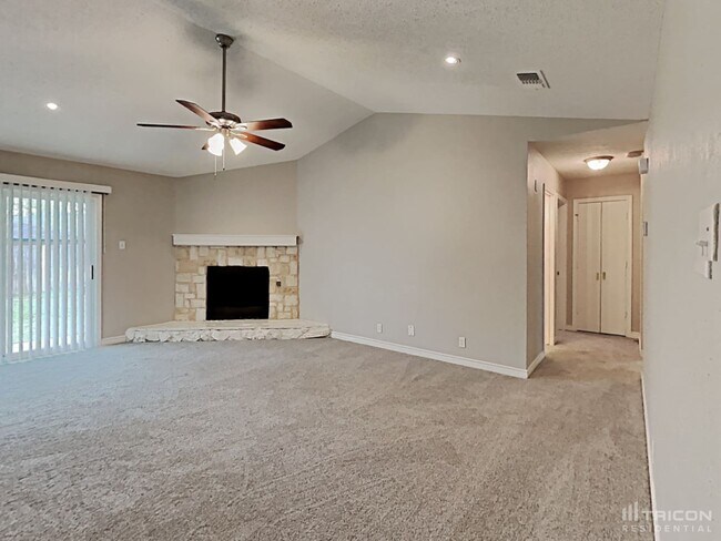 Building Photo - 8620 Santa Clara Dr