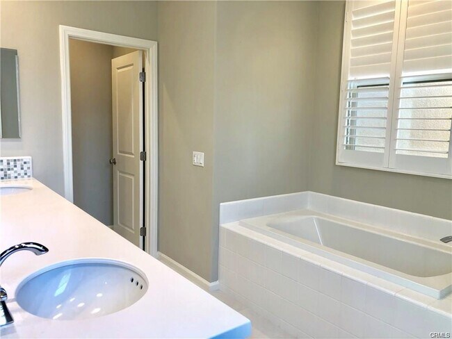 Building Photo - 94 Desert Pne