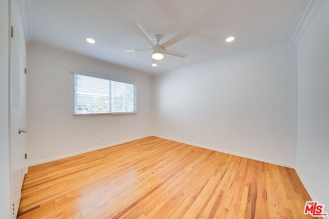 Foto del edificio - 827 Lincoln Blvd