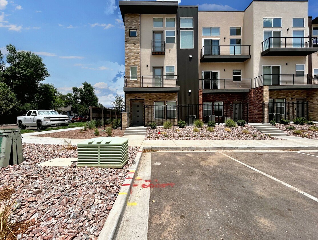 Primary Photo - 4 E Saint Elmo Ave, Colorado Springs, CO 8...