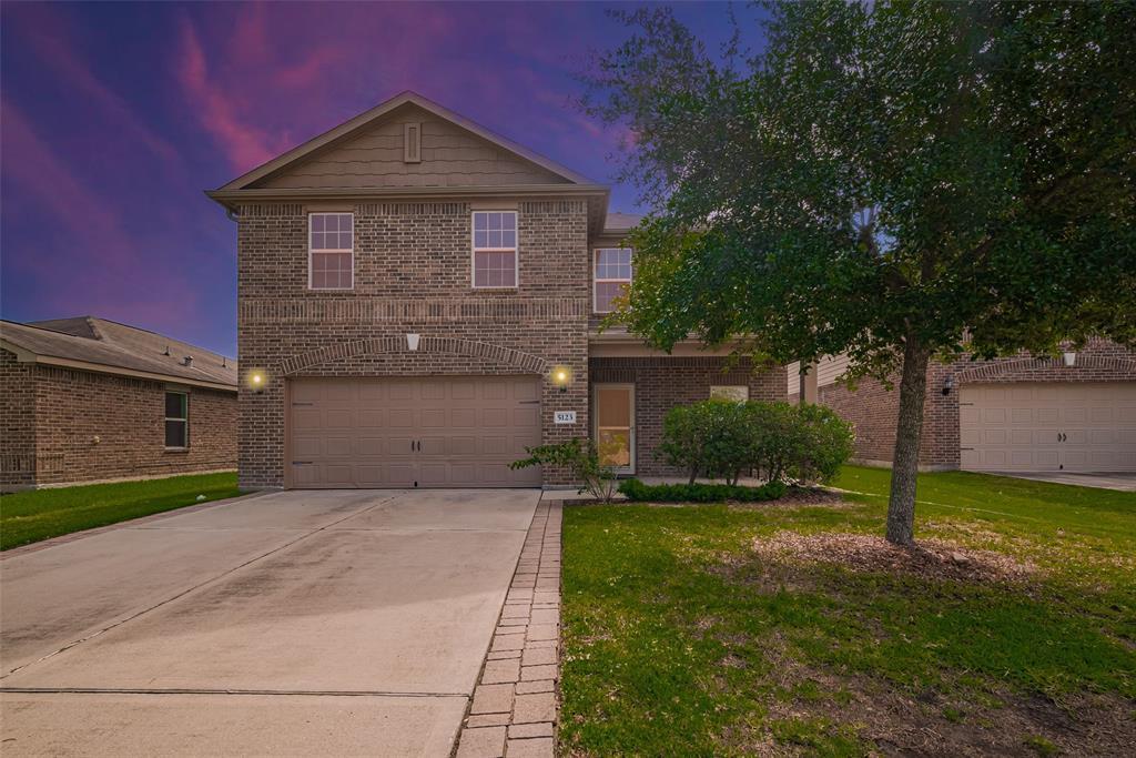 Foto principal - 5123 Oak Briar Ln