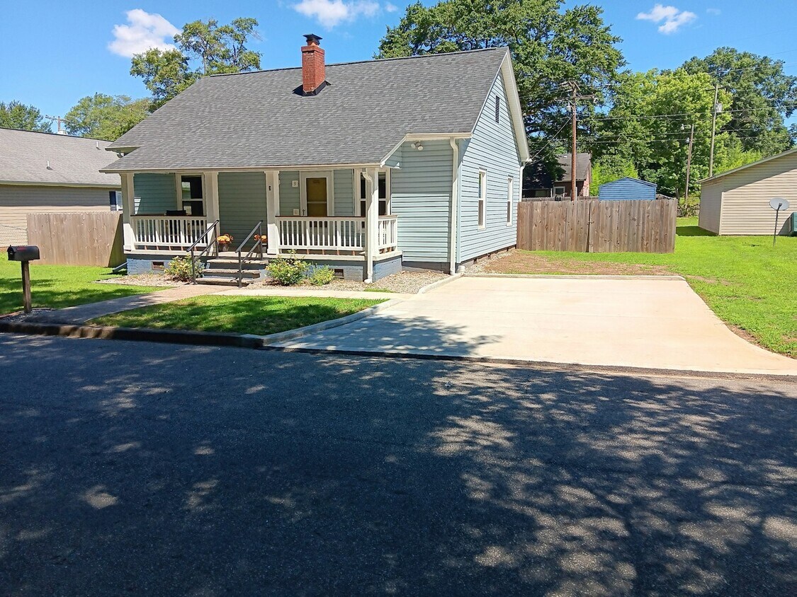 3 Gallivan St, Greer, SC 29650 House Rental in Greer, SC