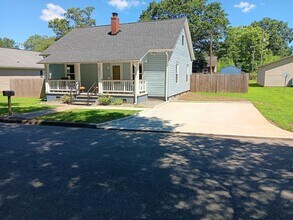 Building Photo - 3 Gallivan St