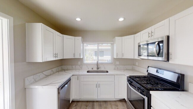 Foto del edificio - Beautiful 7BD/4BA on Mary