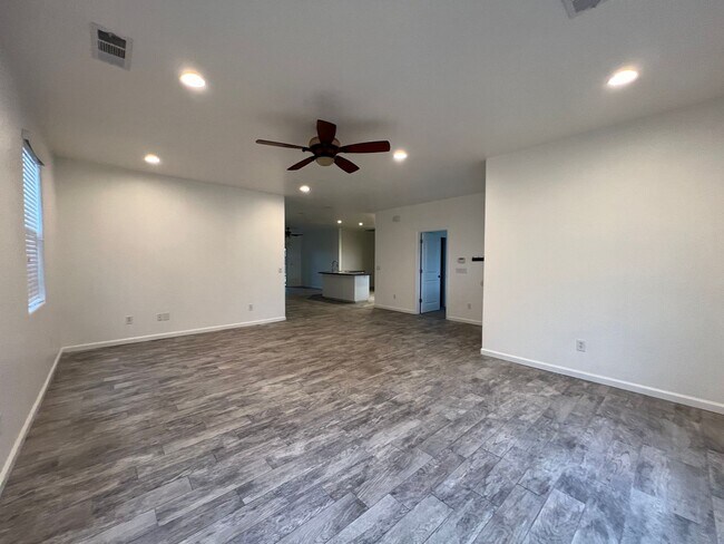 Foto del edificio - 2724 Tecopa Ave