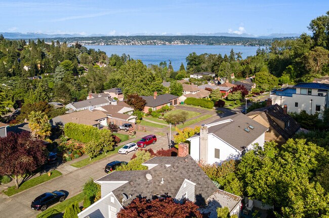 Photo - 5051 Harold Pl NE House