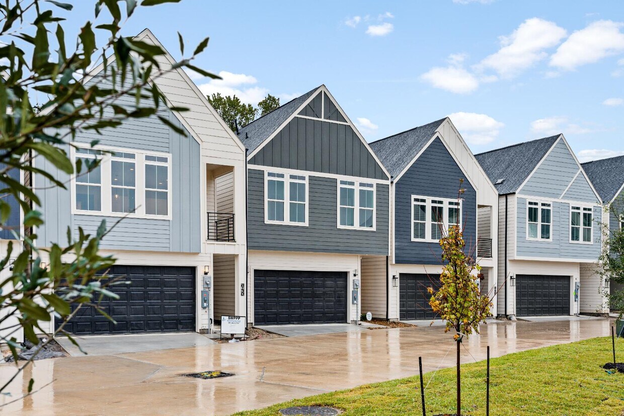 2911 De Soto St. - 2911 De Soto St.