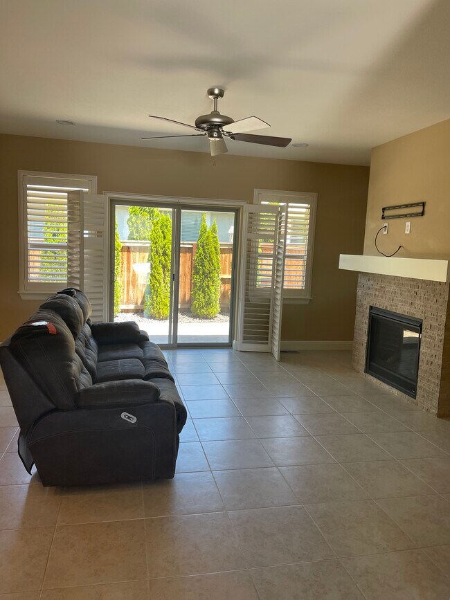 Building Photo - 1355 Cedar Creek Cir