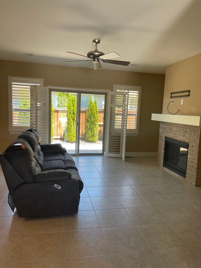 Foto del edificio - 1355 Cedar Creek Cir