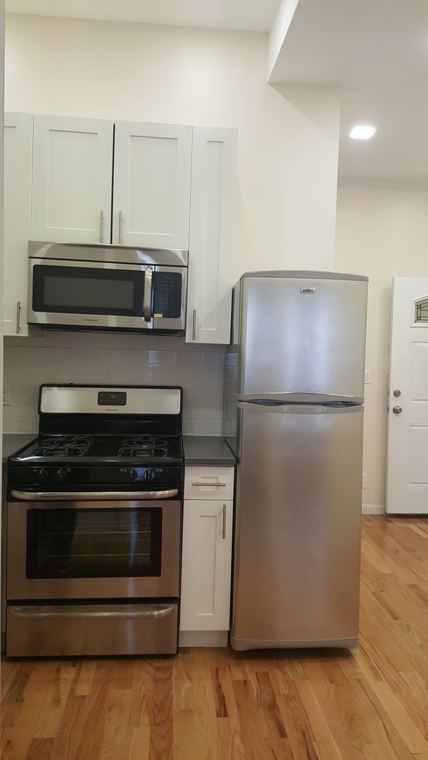 Foto del edificio - 124-14 Metropolitan Ave