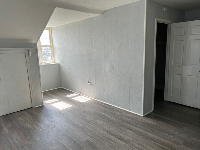 Building Photo - 1027 E Market Street
