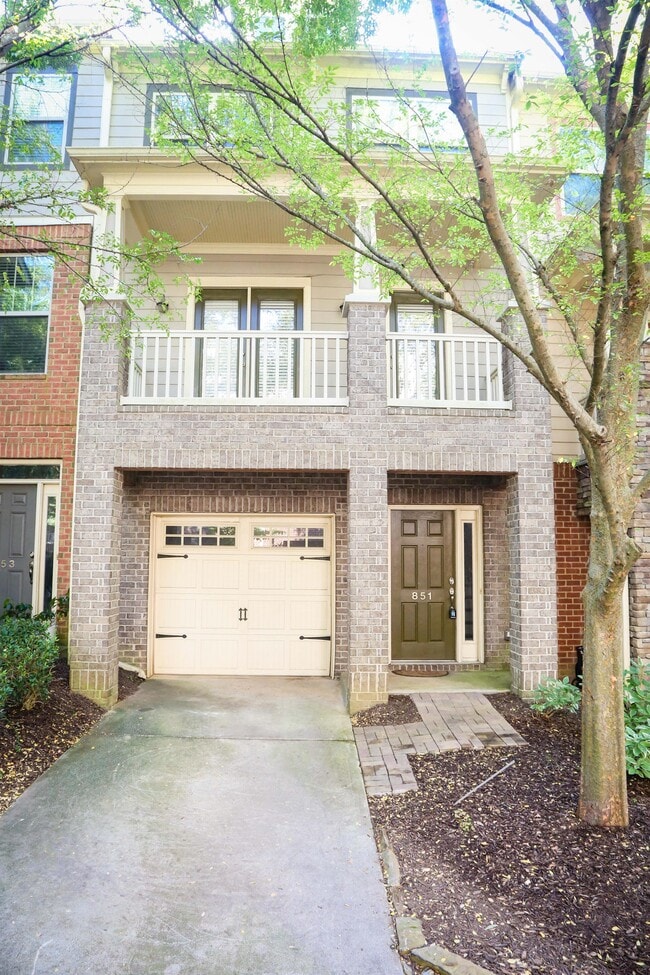 Building Photo - 851 Stratum Way SE