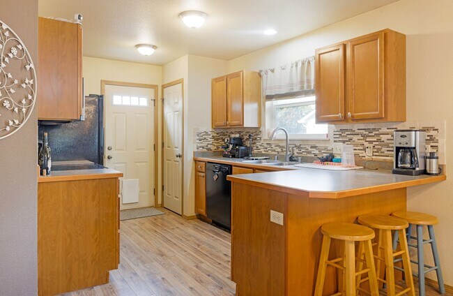 Foto del edificio - Gorgeous 4 Bed / 3 Bath Home on Hermione Lane!