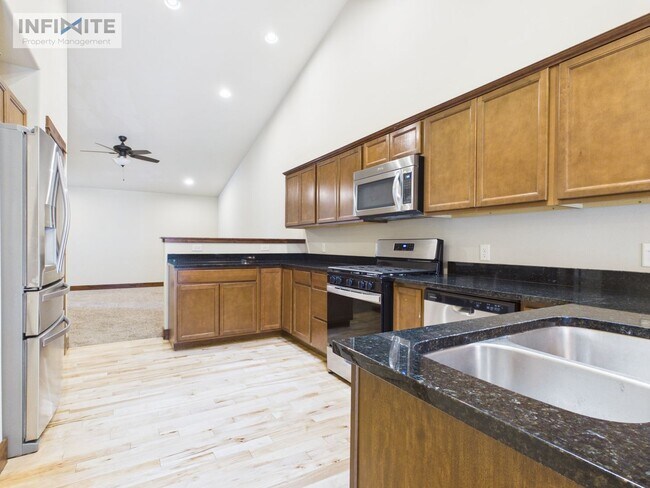 Building Photo - 895 Longbow Ln
