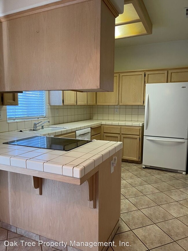 Building Photo - 3 br, 2 bath House - 2328 E. Fir Avenue