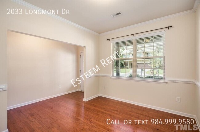 Foto del edificio - 2033 Longmont Dr